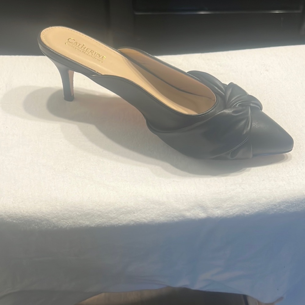 Catherine Malandrino Black leather low heels with Bow